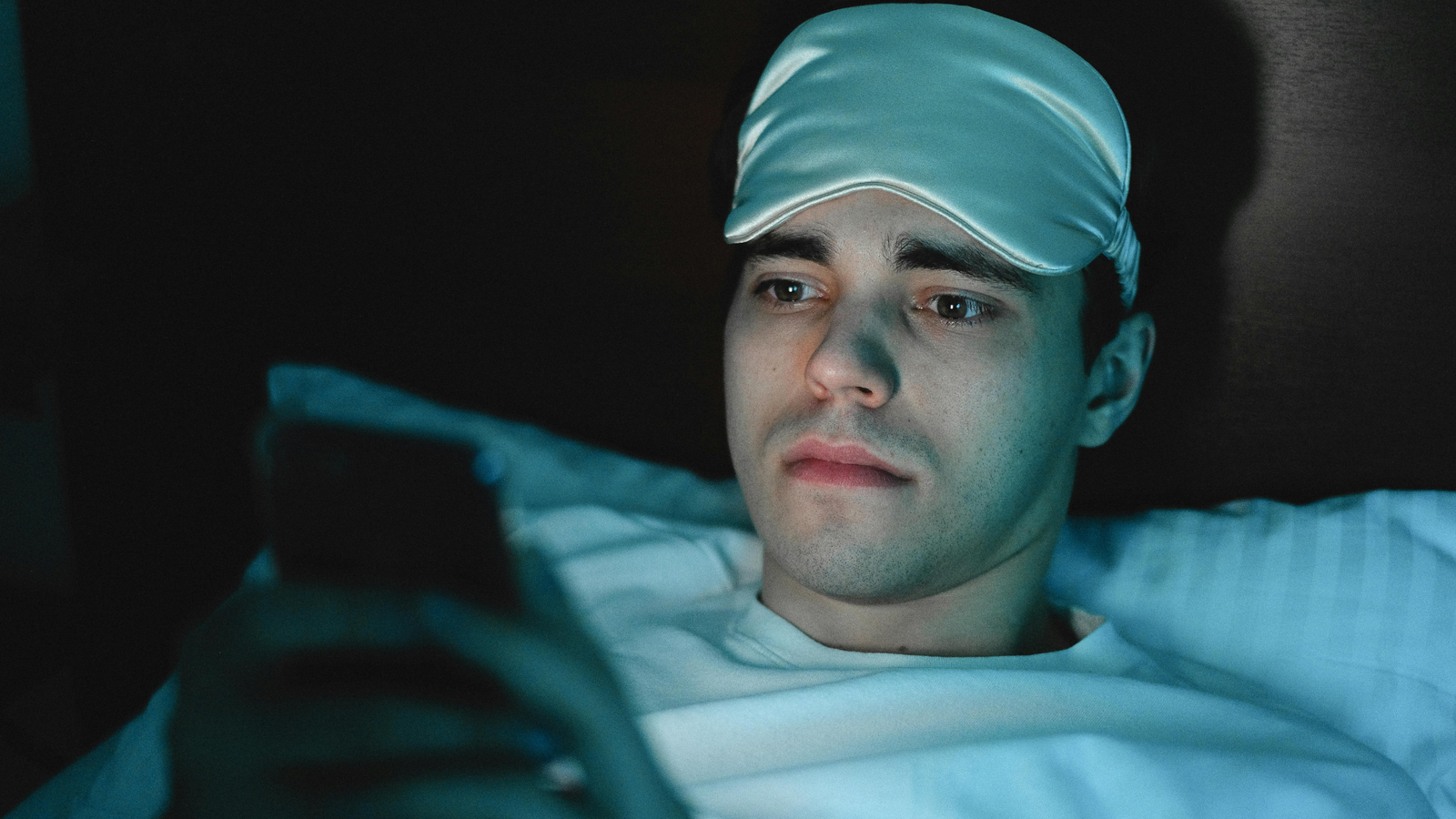 Scrolling Before Bed Ruins Your Sleep and Your Mental Health?